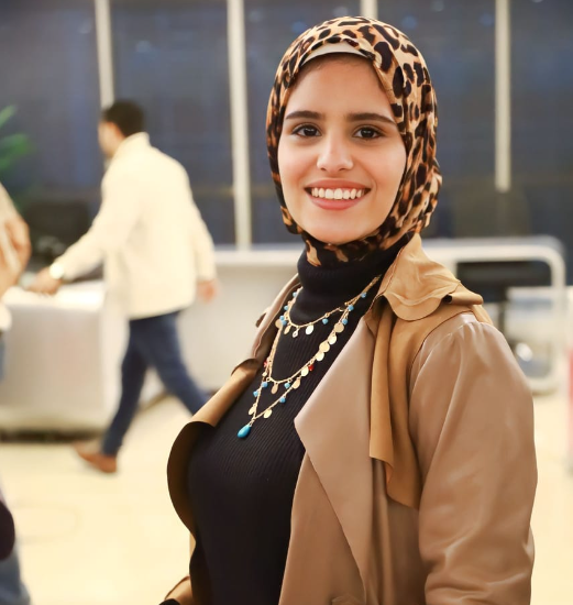 منى عقبي