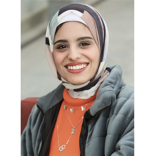 منى عقبي