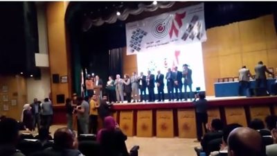 نقابة الصحفيين تكرم الراحل ياسر رزق وأسرته تتسلم الدرع