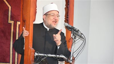 باع 300 صك.. مختار جمعة يكافئ مدير أوقاف بني سويف بـ 1500 جنيه