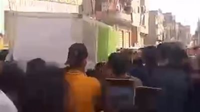 بالبكاء والزغاريد.. انهيار أسرة شاب قتل غدرًا أثناء تشييع جثمانه في الدقهلية| بث مباشر