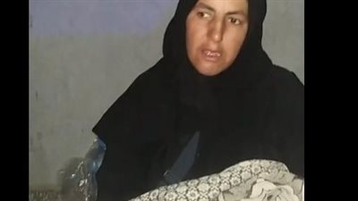 رموني في الشارع ومدونيش ورثي.. سيدة تستغيث من طرد أسرتها لها بعد وفاة زوجها| فيديو 