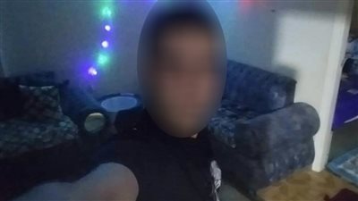 فرحان بالكاميرا.. اللص الطريف صور نفسه بموبايل مسروق ونشرها على مواقع التواصل