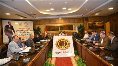 محافظ الغربية يناقش خطة رصف أربع طرق ومحاور رئيسية بطنطا وبسيون وقطور