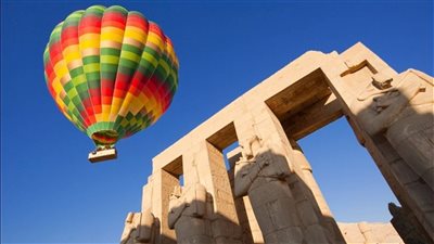 تعليق رحلات البالون الطائر في الأقصر بسبب سوء الأحوال الجوية | بث مباشر