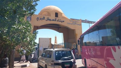 مصدر لـ القاهرة 24: توافد أعداد ضخمة من السودانيين لمصر عبر المعابر البرية