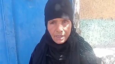 أكثر من 50 عاما في المهنة.. أشهر غازلة شباك صيد في قنا: اتعلمتها من أخواتي وبتحتاج صبر | بث مباشر 