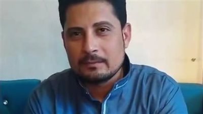 مصري عائد من السودان: صوت الرصاص كان فوق دماغنا.. ومكانش في مياه ولا كهرباء | بث مباشر