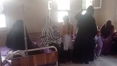 إصابة 292 شخصًا باشتباه تسمم غذائي بسبب مشروب البوظة في قنا | بث مباشر