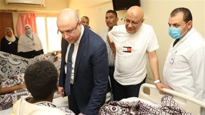 محافظ بني سويف يوجه بشراء الألعاب والهدايا للأطفال السودانيين مصابي حادث انقلاب أتوبيس