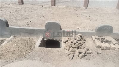 الانتهاء من تجهيز مدفن الصحفي محمود بكري استعدادا لاستقبال جثمانه في قنا | فيديو