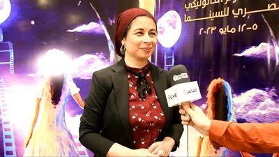 ولا عزاء للفن الحقيقي.. ابنة أسامة أنور عكاشة: الدراما تم تسطيحها واختُزلت في خناقة الأعلى مشاهدة