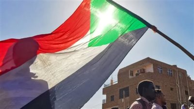 أشاد بالدور المصري.. المبعوث البريطاني إلى السودان: نسعى لوقف إطلاق النار 