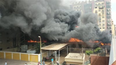 حريق يلتهم معرض شباب مصر للأدوات المنزلية في بني سويف