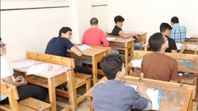 طلاب الصف الثاني الإعدادي بالجيزة يؤدون امتحان اللغة العربية| بث مباشر