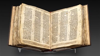 نسخة شبه كاملة.. بيع أقدم كتاب مقدس عبري في العالم بـ 38 مليون دولار