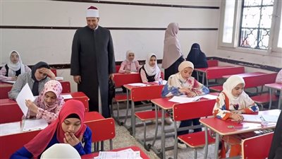 2792 طالبًا يؤدون امتحانات نهاية العام للشهادتين الابتدائية والإعدادية الأزهرية بمطروح