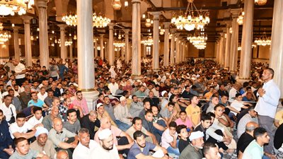 الأزهر: انتقاد الصلاة على النبي جهرًا بالمساجد من المضحكات المبكيات وجدل عقيم لا قيمة له