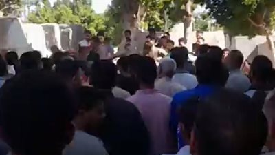 تشييع جنازة ضحايا انهيار بيارة صرف صحي بالشرقية | بث مباشر