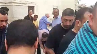 إسلام الشاطر يشيع جثمان والده إلى مثواه الأخير بـ مقابر العامود في الإسكندرية| بث مباشر 