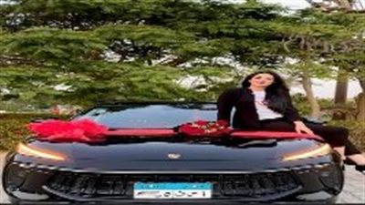 ليعبر عن اعتذاره.. زوج يهدي زوجته سيارة بلوحة معدنية أسف