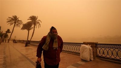 ارتدوا الكمامات.. الأرصاد تحذر من طقس الغد: عاصفة ترابية جديدة وارتفاع درجات الحرارة| بث مباشر