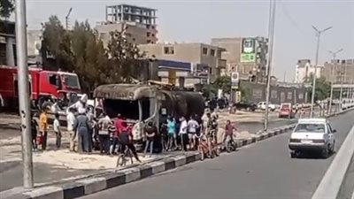 الحماية المدنية تسيطر على حريق في سيارة محملة بالمواد البترولية ومحطة وقود بقنا | بث مباشر 