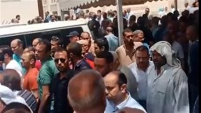 المئات من أهالي الإسكندرية يشيعون جثمان مصطفى الطويل رئيس حزب الوفد الأسبق | بث مباشر 