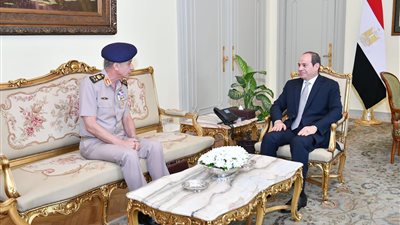 الرئيس السيسي يستقبل الفريق أول محمد زكي القائد العام للقوات المسلحة
