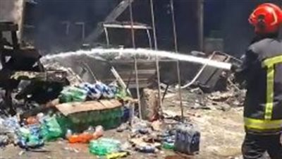 الحماية المدنية تحاول السيطرة على حريق شب بسوق المندرة في الإسكندرية | بث مباشر 