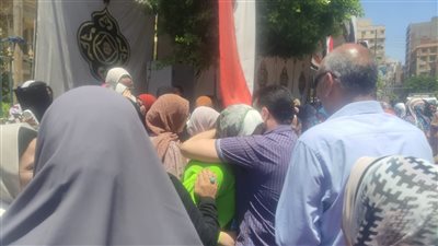 حزن قبل العيد.. دموع بين طلاب الشهادة الثانوية وذويهم بسبب امتحان الكيمياء بالمنوفية