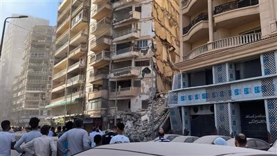 انهيار عقار في منطقة ميامي بالإسكندرية.. وجار البحث عن ضحايا أسفل الأنقاض