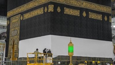 الأزهر للفتوى: لا حرج في الاحتفاظ بقطعة من كسوة قديمة للكعبة من باب التبرك والذكرى الحسنة