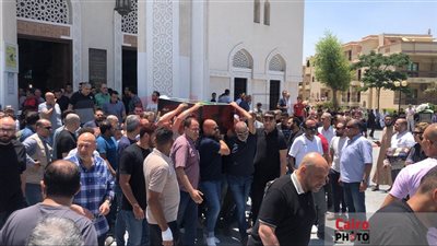 بحضور عمرو الليثي.. تشييع جثمان المخرج إيهاب أبو زيد من مسجد فاطمة الشربتلي | بث مباشر 