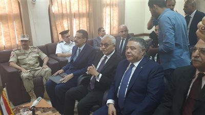 وزير التربية والتعليم يتفقد غرفة عمليات امتحانات الثانوية العامة بالغردقة