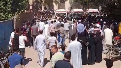 5 من أسرة واحدة.. تشييع جنازة ضحايا انهيار عقار حدائق القبة بالشرقية | بث مباشر
