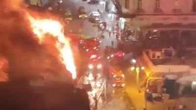 السيطرة على حريق هائل التهم 5 محلات في مول شهير بمطروح