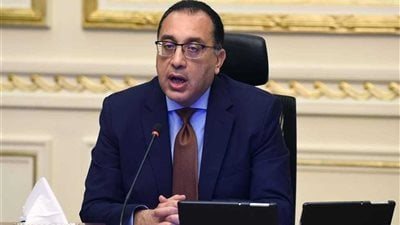 بدء تطبيق قرار العمل من المنزل للوزارات والجهات الحكومية غدا| بث مباشر