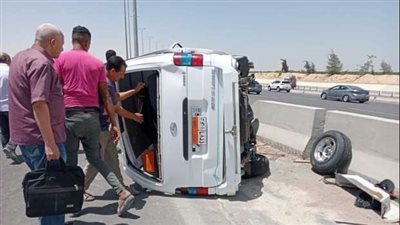 انقلاب سيارة نقل عفش على الطريق الدائري بالجيزة
