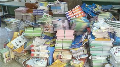 كتاب ثالثة ثانوي بـ290 جنيها.. تاجر كتب مدرسية بالمنوفية يوضح حقيقة غلاء الكتب الخارجية| بث مباشر