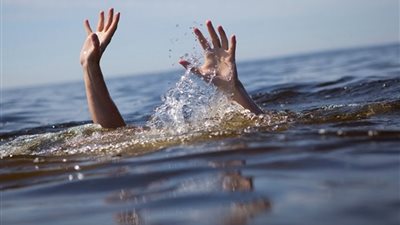 إنقاذ سيدة من الغرق في شاطئ الريسة بالعريش 