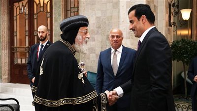البابا تواضروس يلتقي أمير قطر مصادفةً في بهو فندق إقامتهما بالمجر