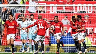 مانشستر يونايتد يفوز على نوتينجهام بثلاثية في الدوري الإنجليزي
