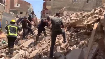 3 وفيات و2 مصابين.. ارتفاع عدد ضحايا حادث انهيار عقار الإسماعيلية | بث مباشر