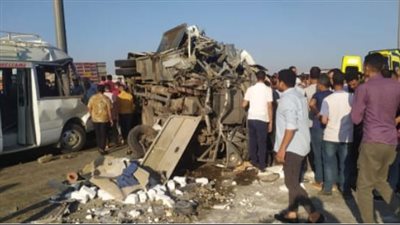 مصرع شخصين وإصابة 28 آخرين في تصادم أتوبيسين بالطريق الأوسطي | صور