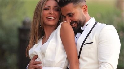 طلقها في لحظة انفعالية ومشافش بنته غير مرتين.. سبب انفصال أحمد سعد وزوجته علياء البسيوني | بث مباشر