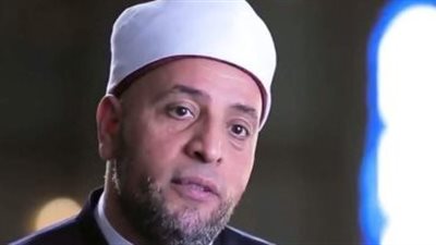 عضو بالهيئة العليا للأزهر يكشف حكم صلاة الجماعة 