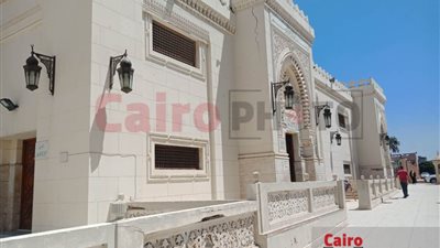  وصول جثمان الربان محمود سعد بطل تدمير الحفار الإسرائيلي إلى مسجد المواساة لصلاة الجنازة