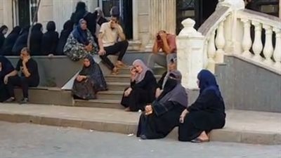 من أمام المشرحة.. الحزن يسيطر على أهالي شابين ضحايا حادث تصادم بالغربية | بث مباشر