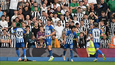 نيوكاسل يسقط بثلاثية أمام برايتون في الدوري الإنجليزي